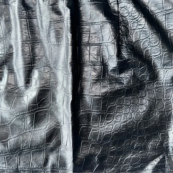 SXY WOMEN'S CROCIDILE TEXTURE FAUX LEATHER  MINI SKIRT - Picture 4 of 7